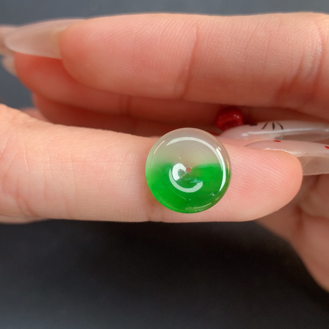 翡翠裸石韭**颗翡翠翡翠