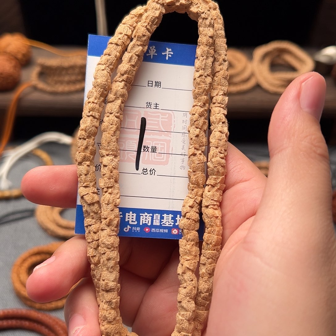 在***上柏香籽/百香籽吊坠