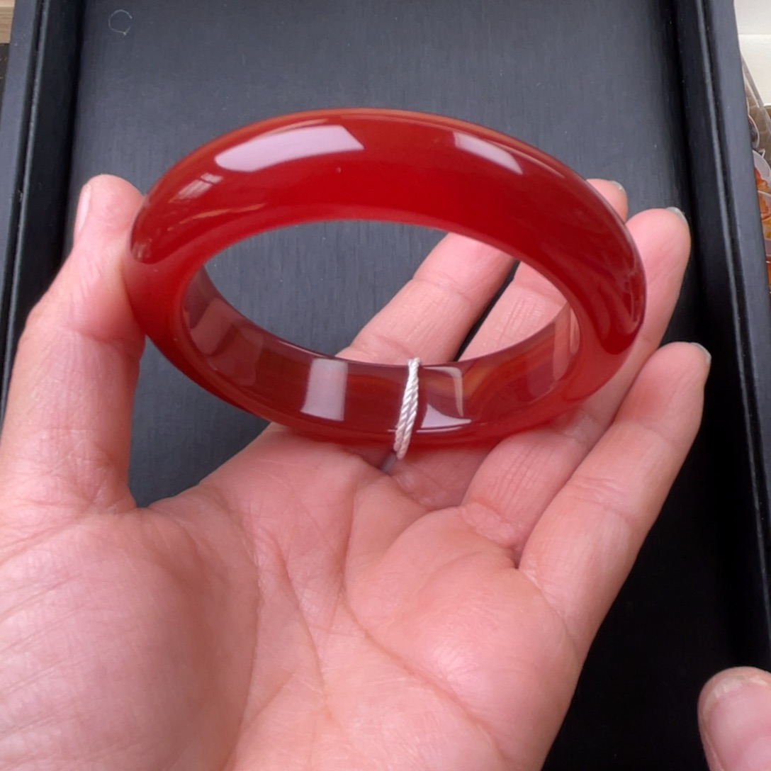 玛瑙/玉髓手镯未镶嵌咕***?