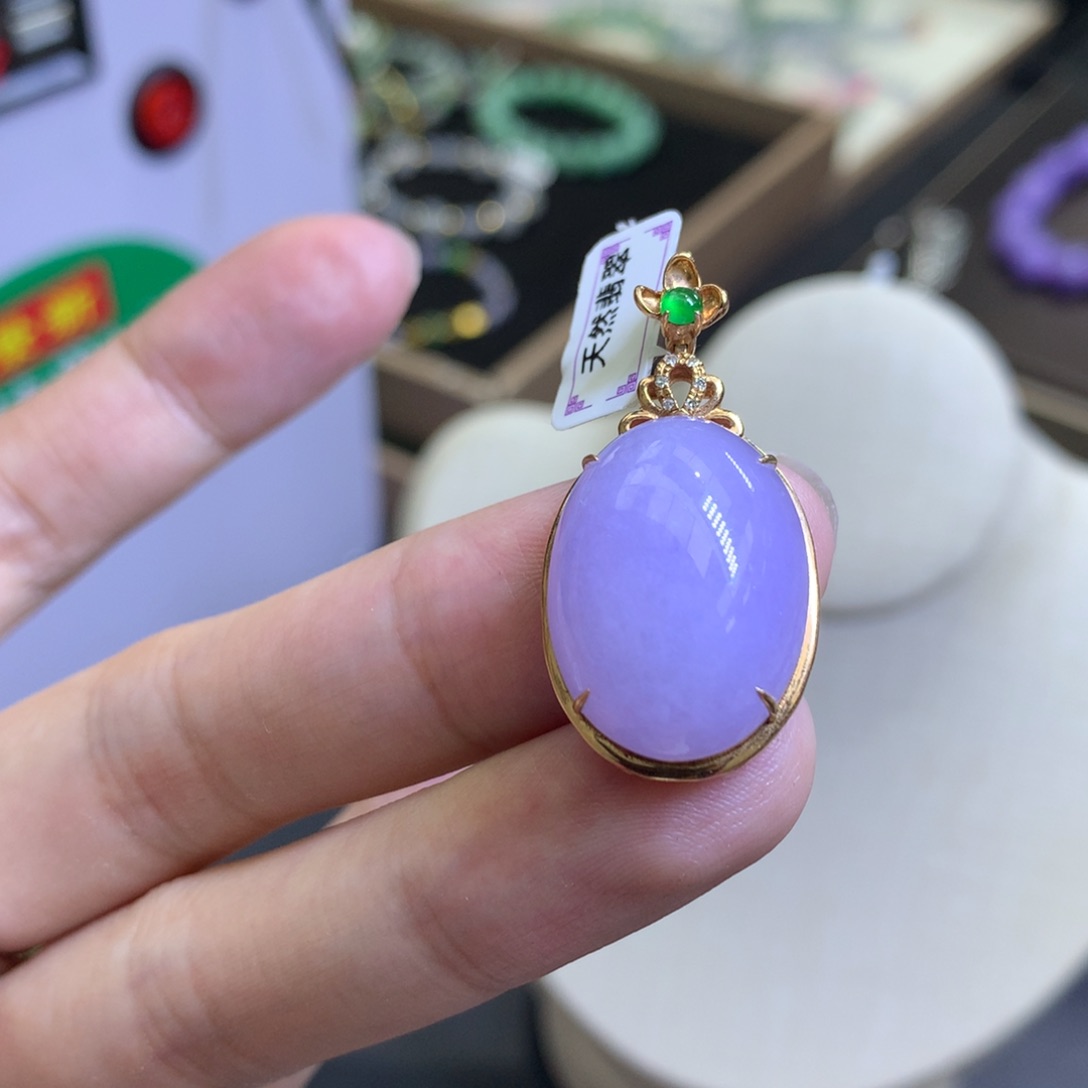 颈饰18K金镶嵌翡翠