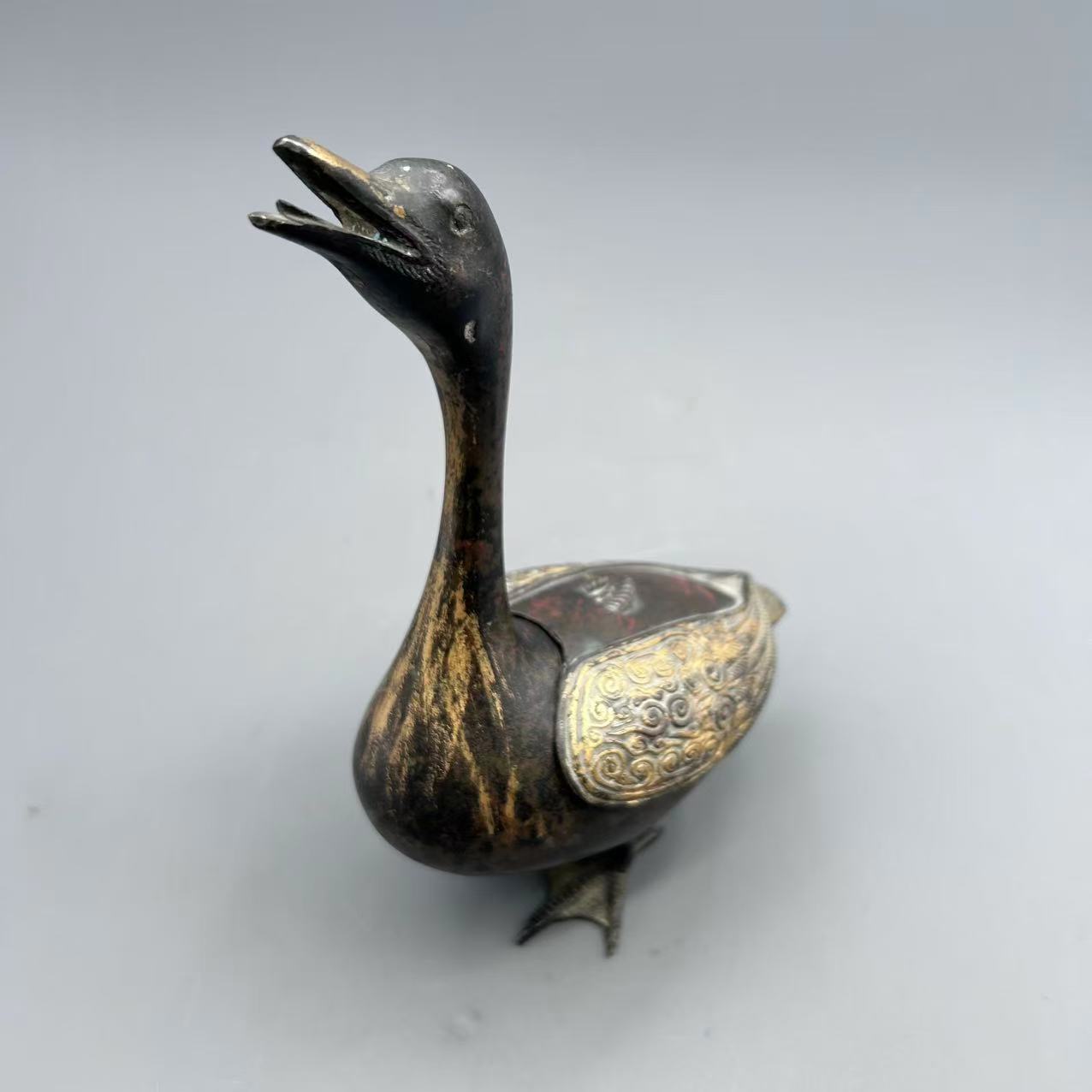 明代 铜局部鎏金宝鸭香薰