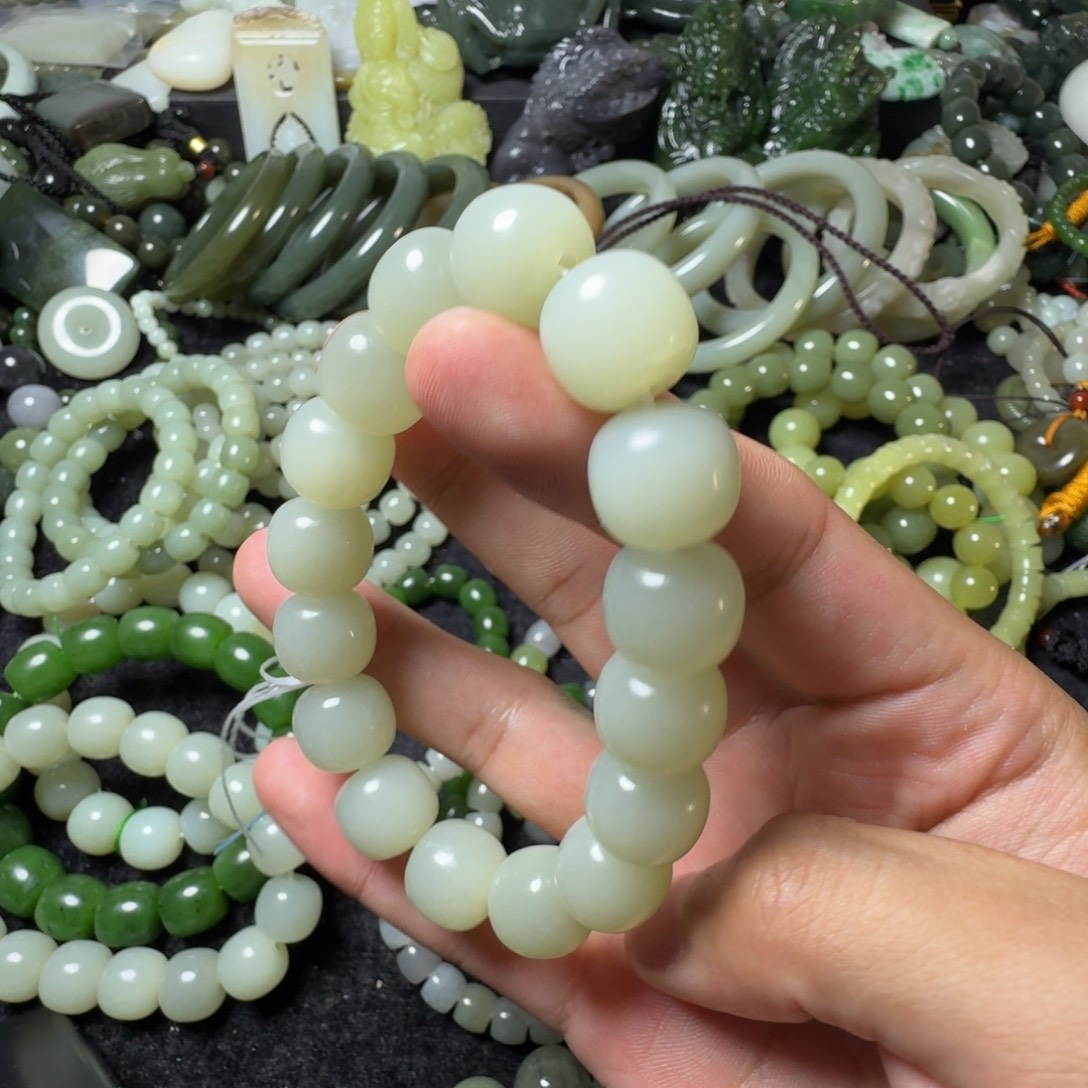 和田玉未镶嵌手串