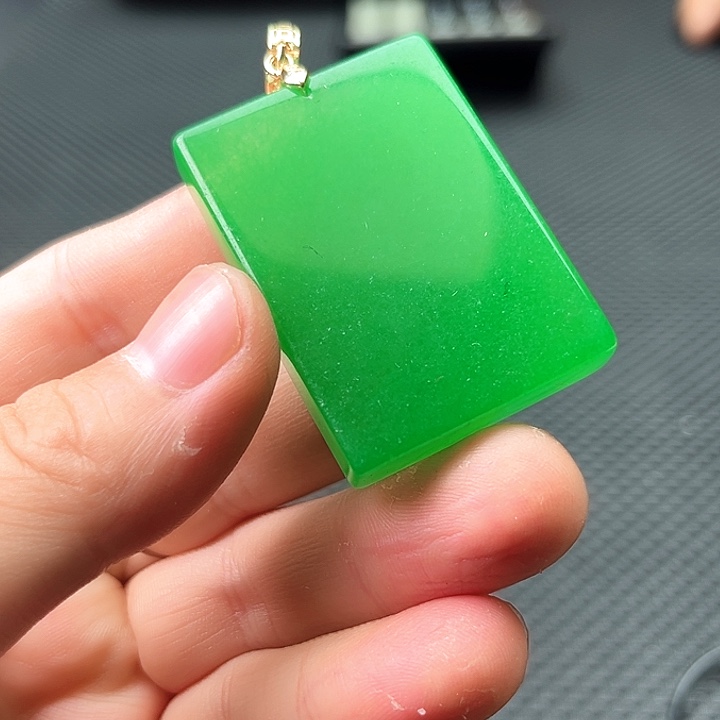 翡翠颈饰未镶嵌啊啊