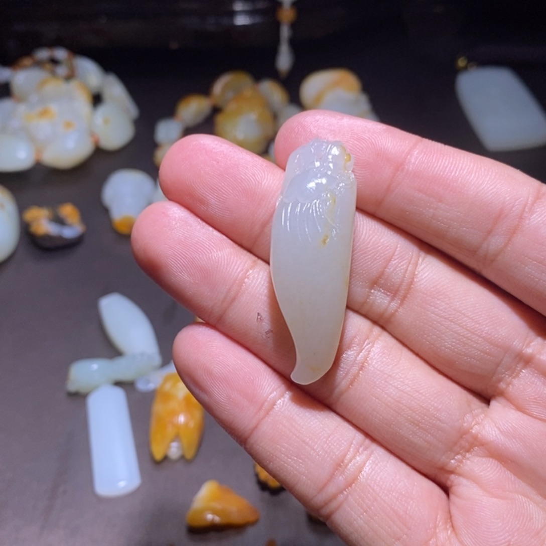 ****和田玉未镶嵌颈饰