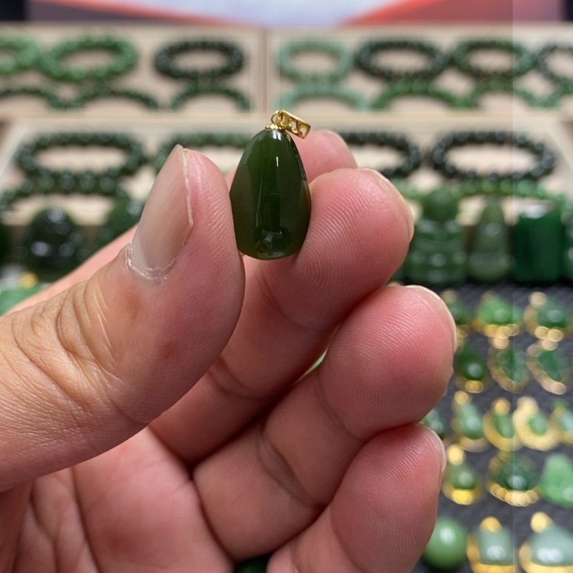 【闪购商品】和田玉（碧玉）18K金镶嵌颈饰