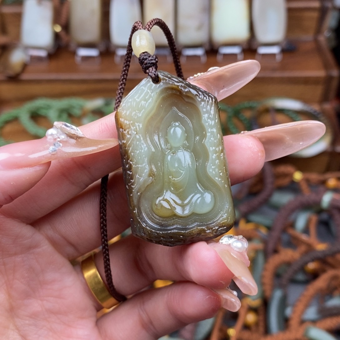 和田玉颈饰未镶嵌