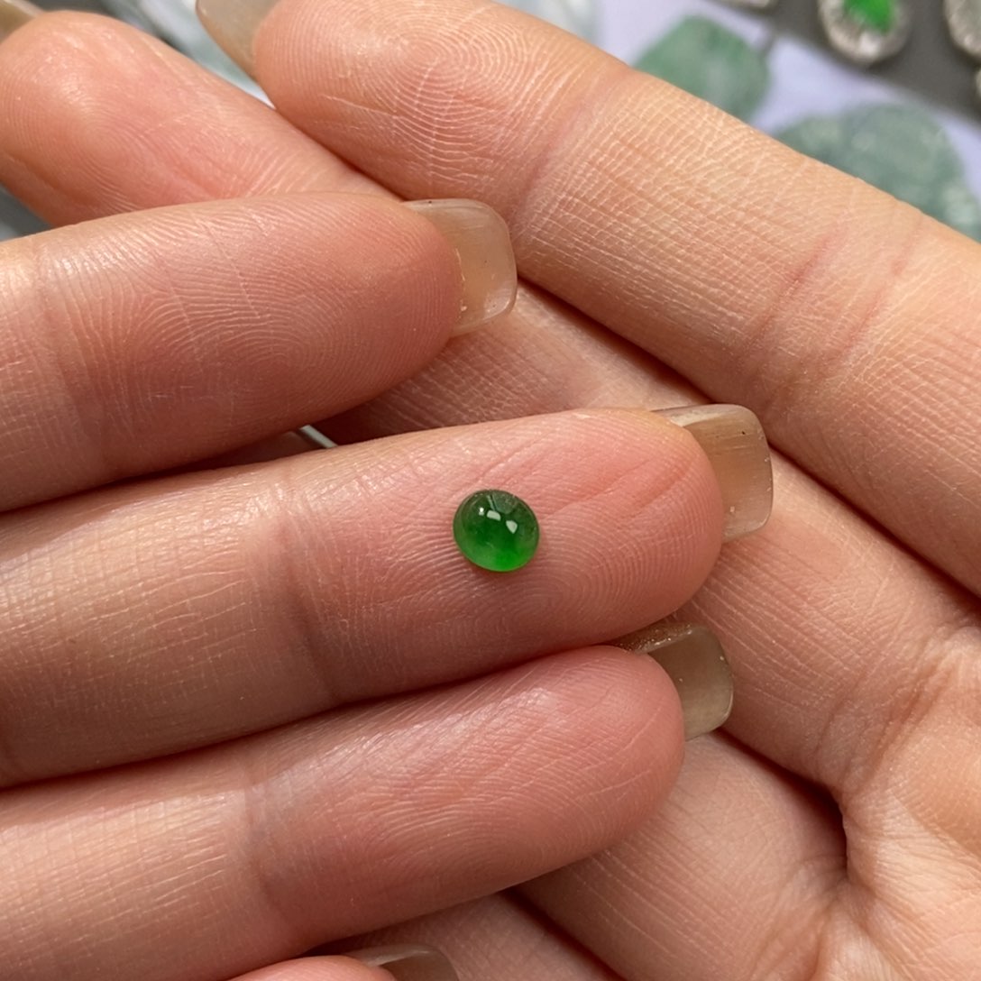 定制翡翠未镶嵌蓉*翡翠绿蛋面