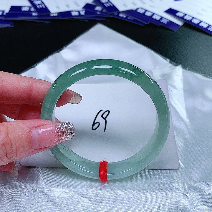 翡翠手镯未镶嵌翡翠手镯未镶嵌