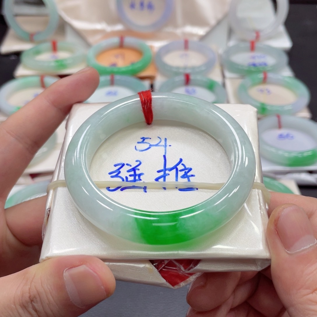 翡翠未镶嵌手镯翡翠手镯