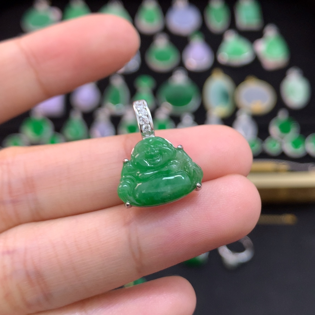 翡翠未镶嵌颈饰佛公