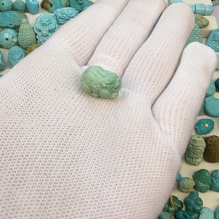 绿松石未镶嵌挂件