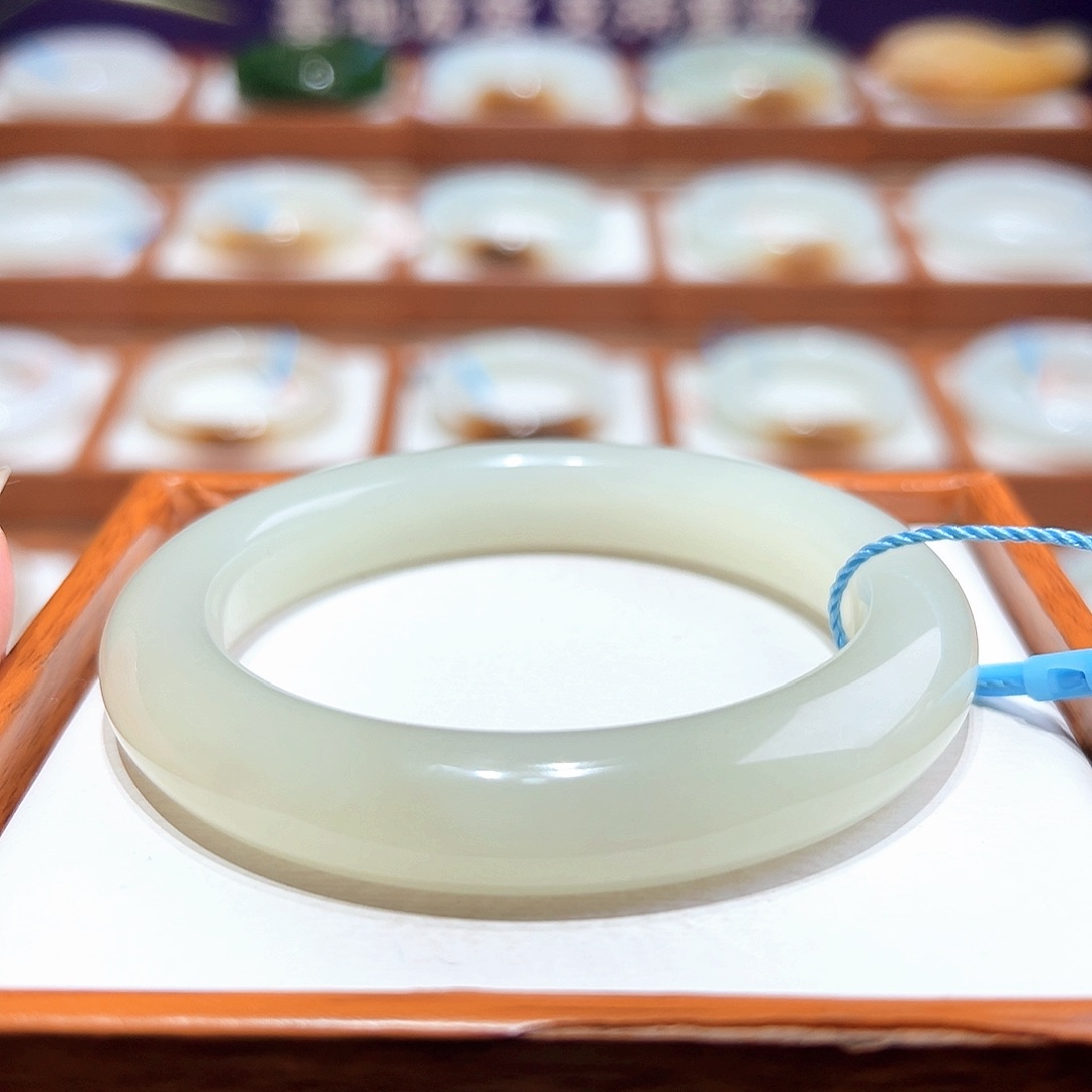 和田玉未镶嵌手镯55/56