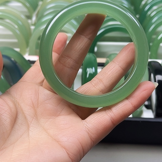 东陵石颈饰未镶嵌未*