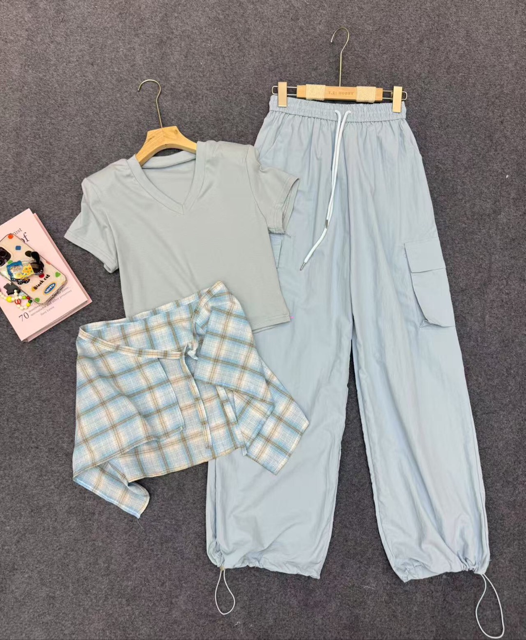 【T.21】减龄休闲三件套两色套装A8074