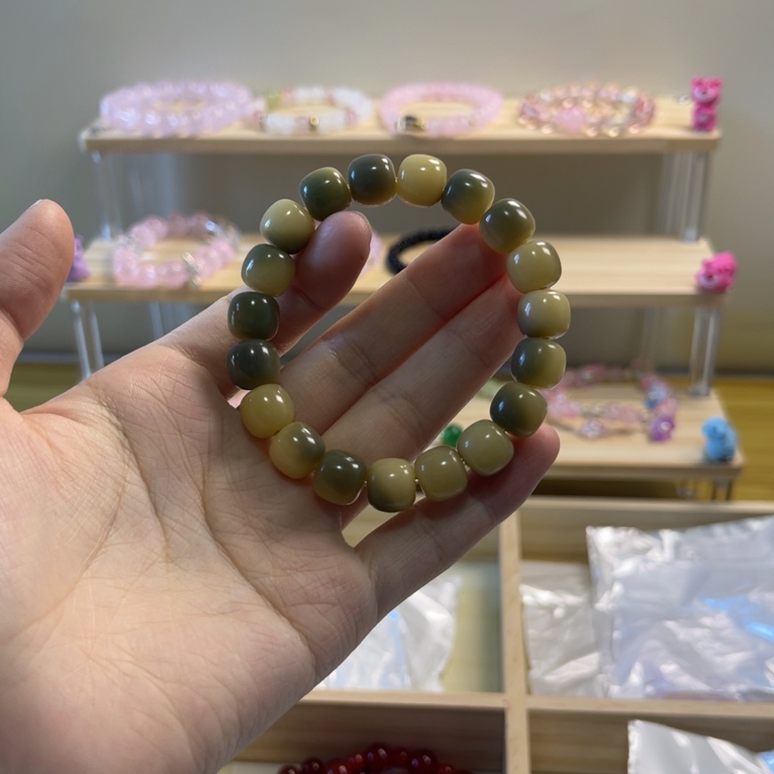 直播放漏价手串，喜欢的拍