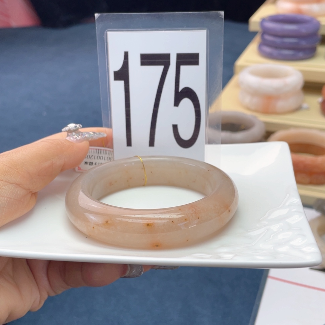 石英岩玉未镶嵌手镯