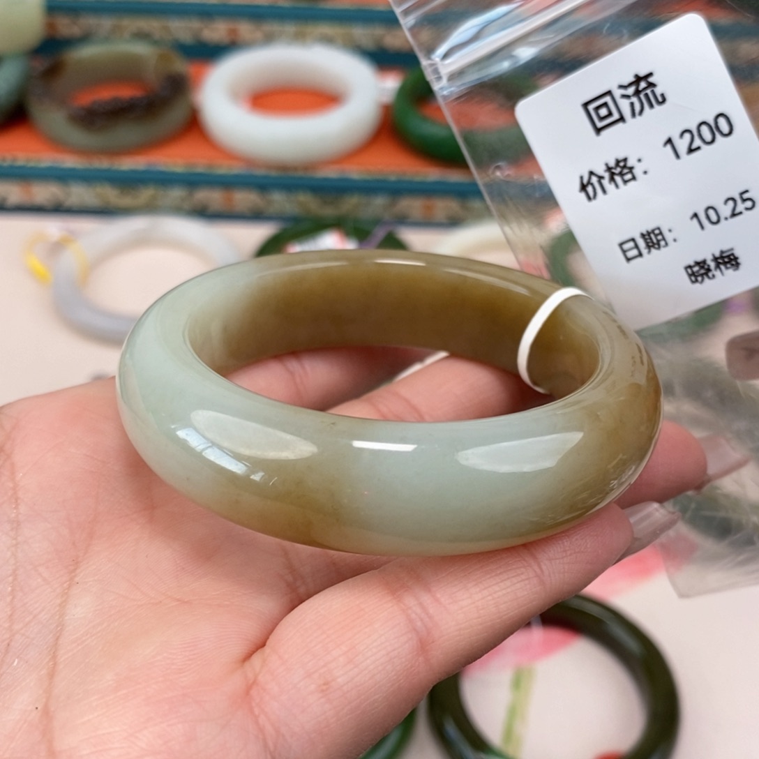 咔***咔和田玉未镶嵌手镯54.4