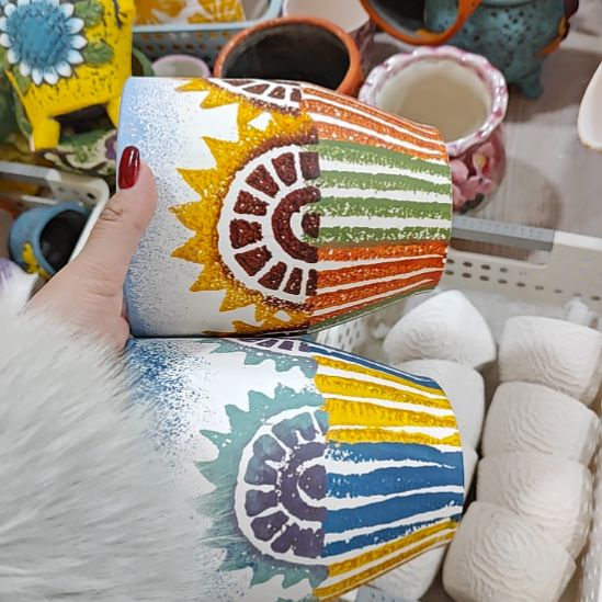 当场拍满15元发货不凑不发，花盆盆口不方不圆有针孔黑点是正常的，