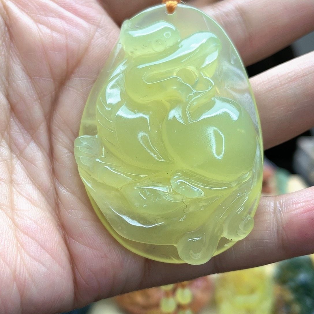 蛇纹石玉颈饰未镶嵌