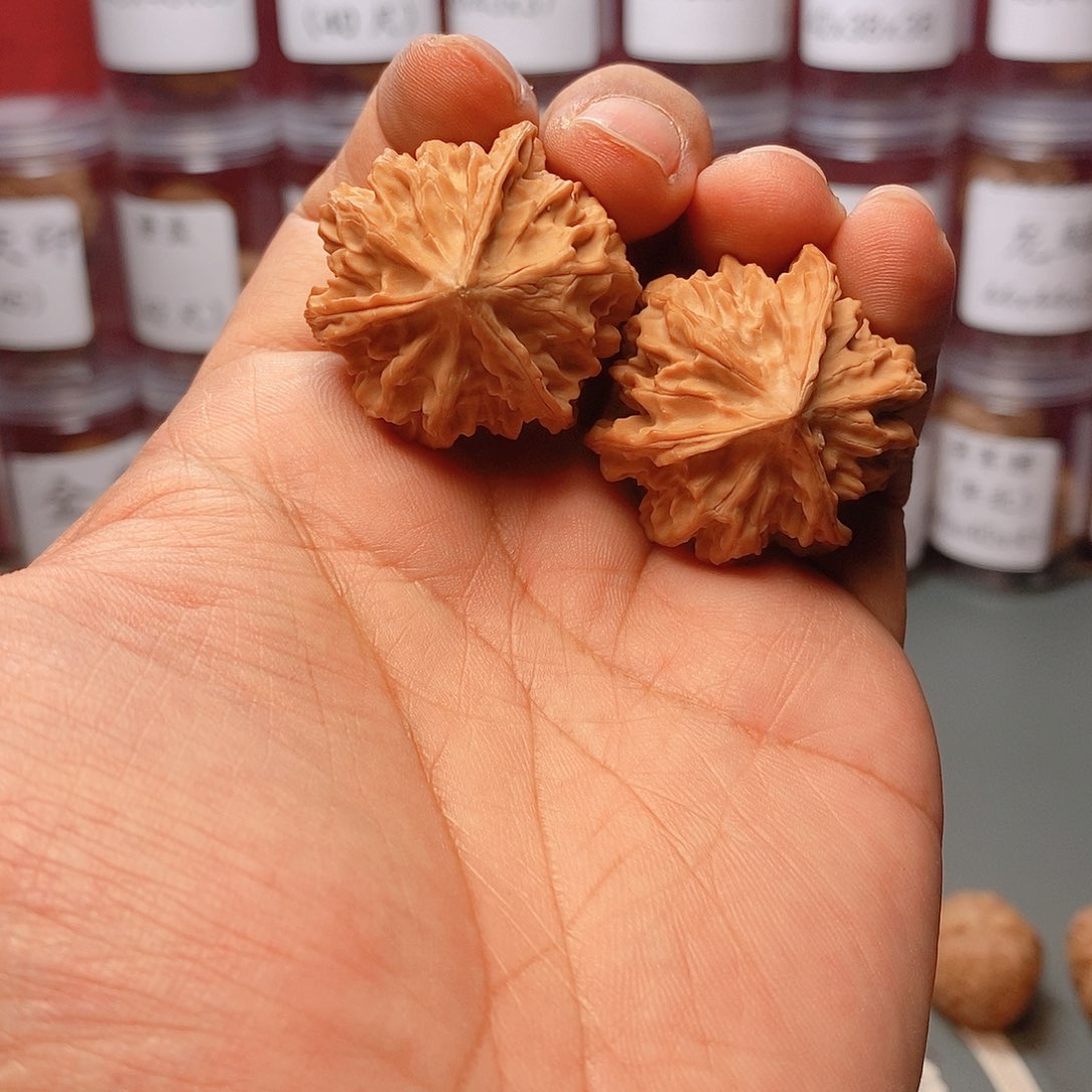 35尺寸全品岐山三棱文玩核桃