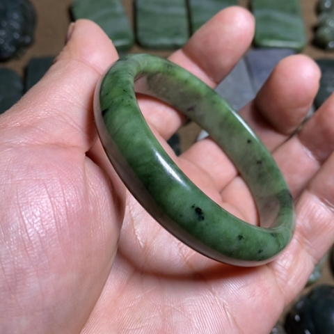 和田玉未镶嵌手镯