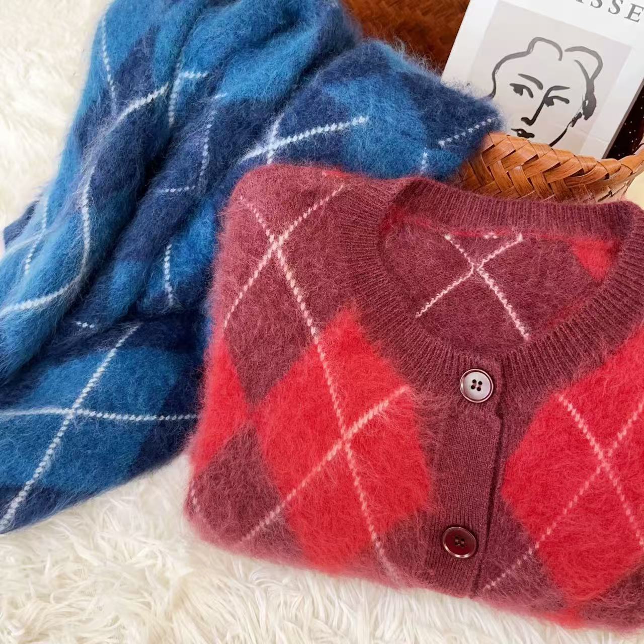 1588千炫女装新款高级设计感气质圆领菱格拉绒工艺上衣