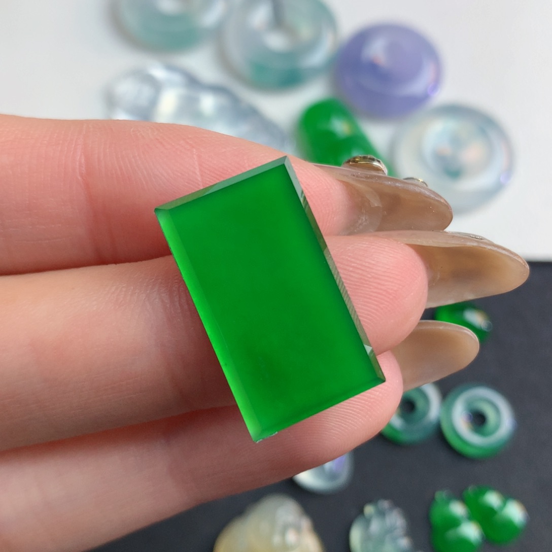 翡翠裸石21.57/15.67/2.1