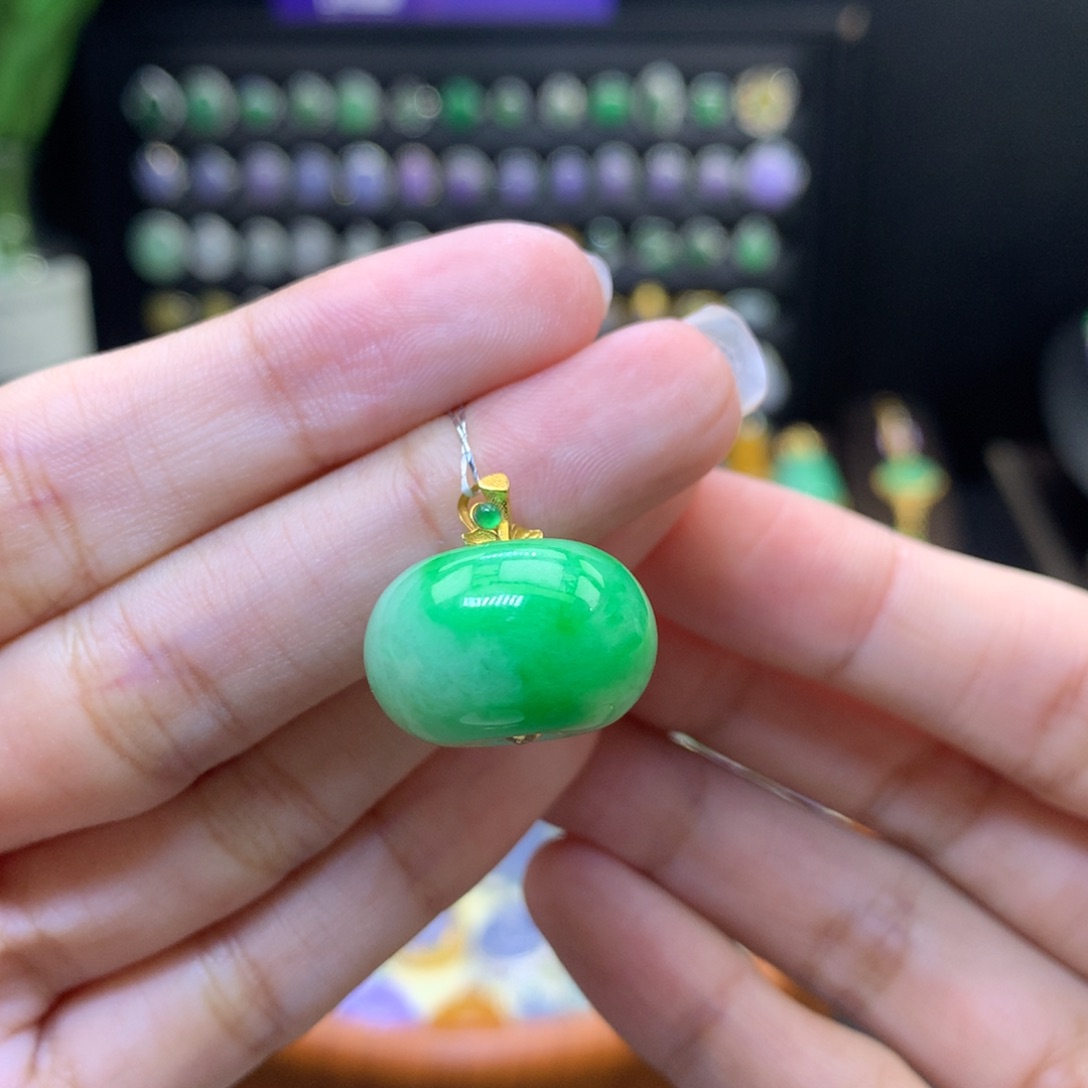 翡翠18K金镶嵌颈饰