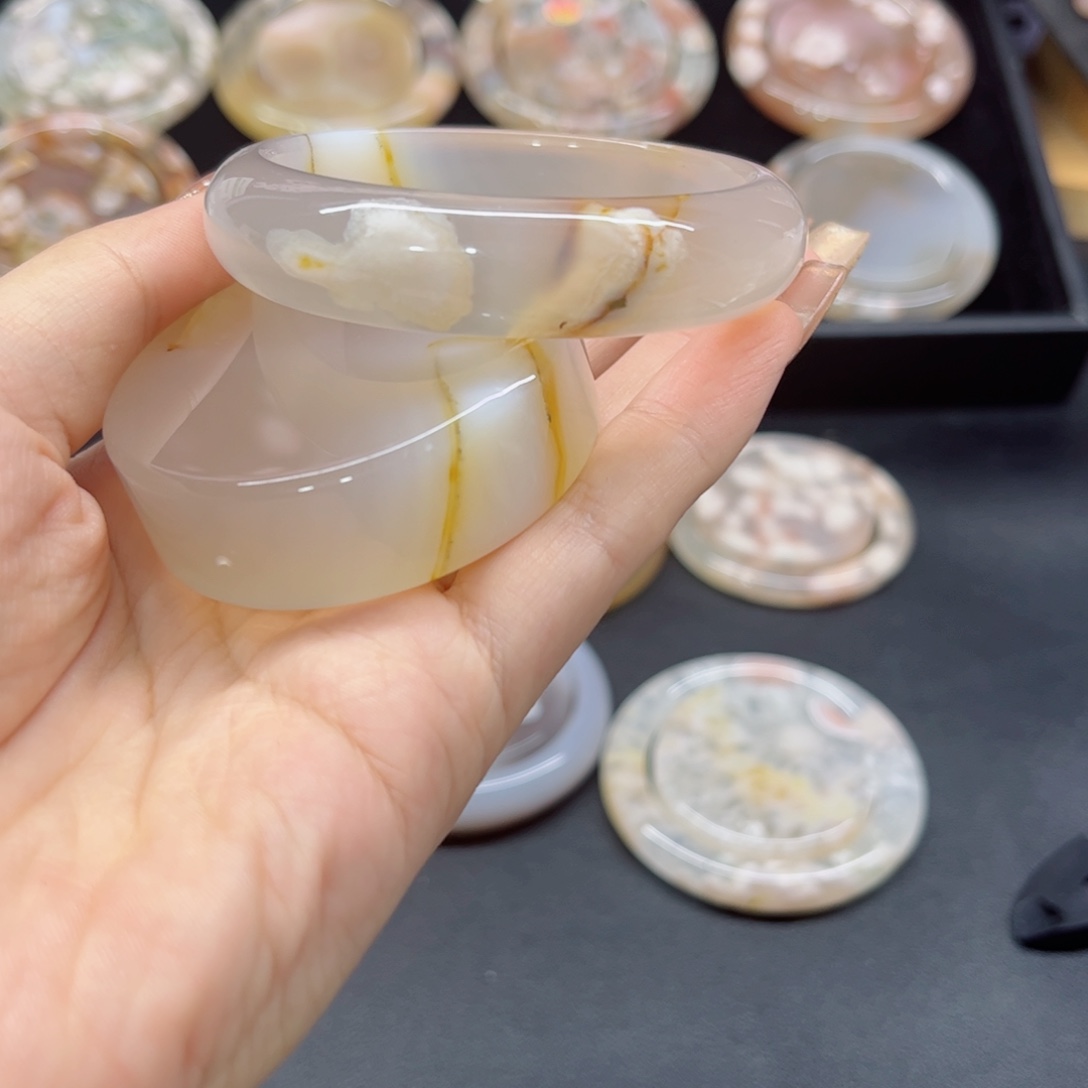 玛瑙/玉髓手镯未镶嵌54