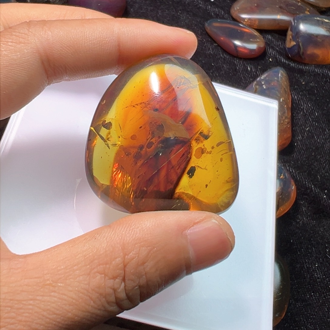 琥珀裸石未镶嵌吊坠