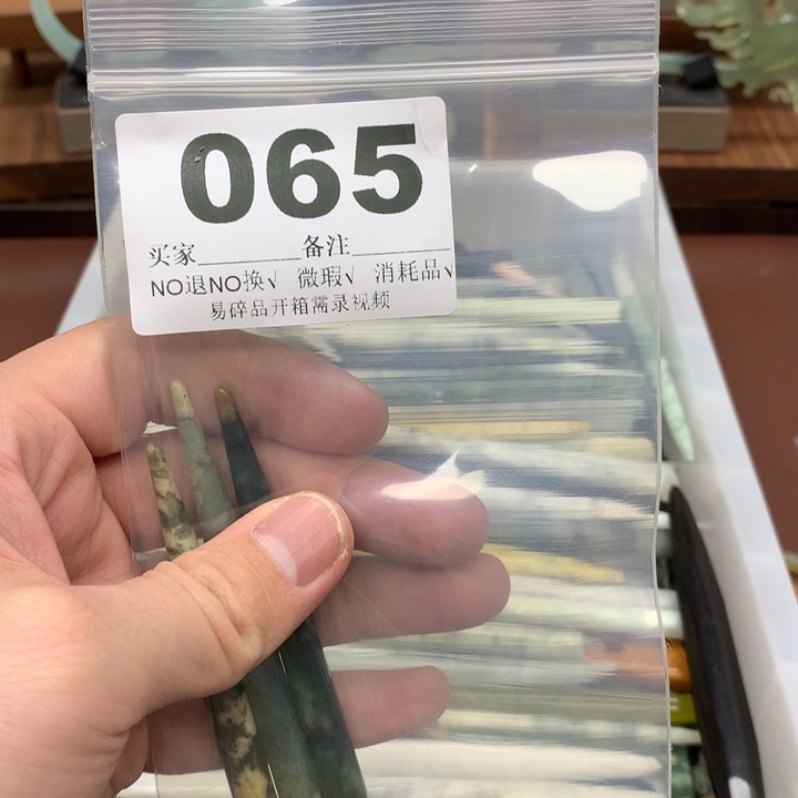 蛇纹石玉发饰合金狮****呀