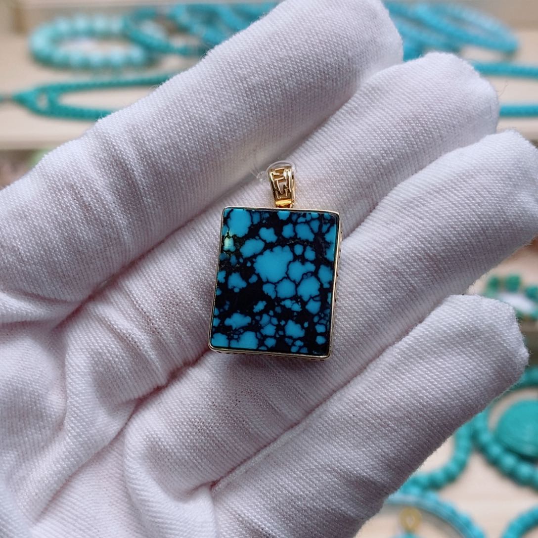 绿松石珠宝奇石18K金镶嵌