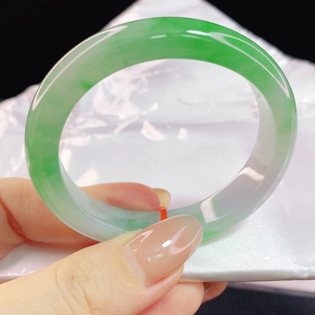 翡翠手镯未镶嵌豆*?51.8贵妃