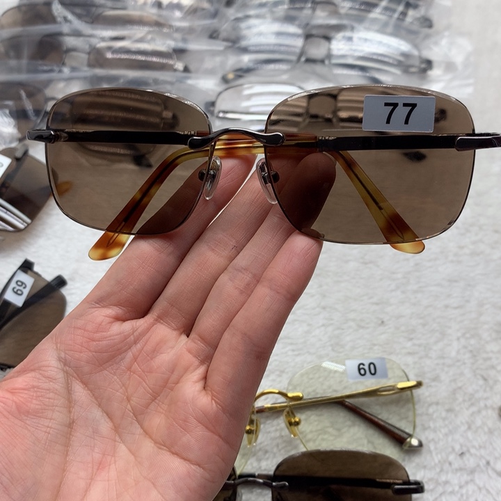 中茶色方圆款眼镜77