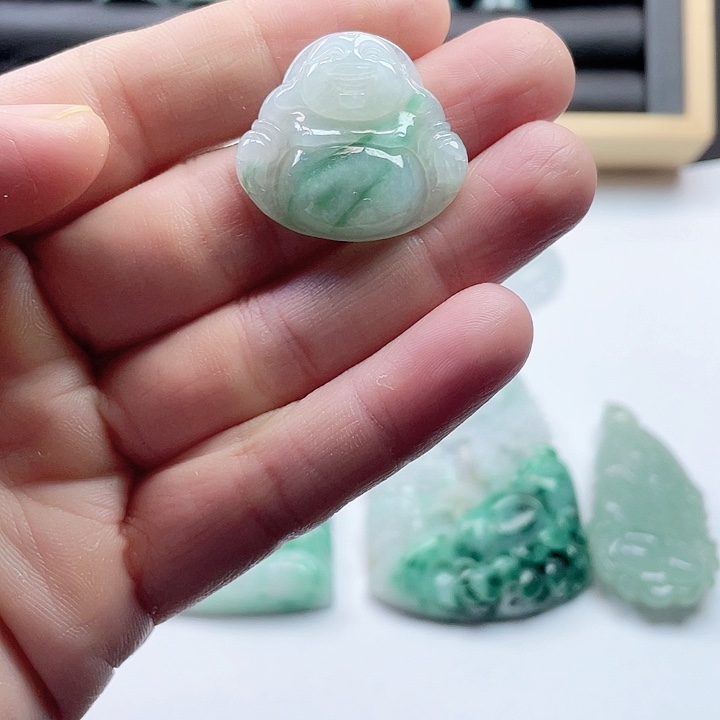 颈饰未镶嵌翡翠佛公