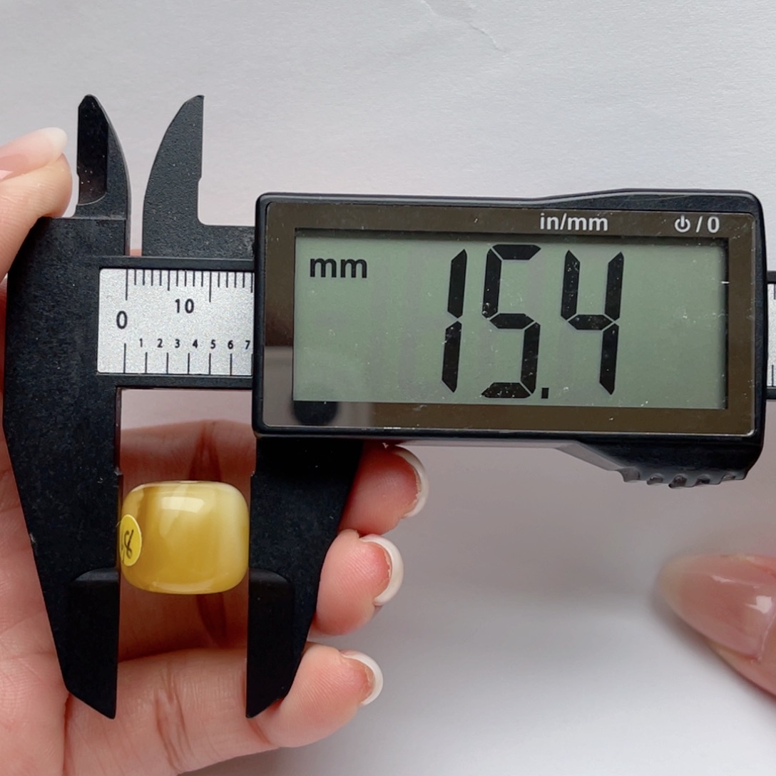 蜜蜡裸石未镶嵌蜜蜡微瑕墩子 思思