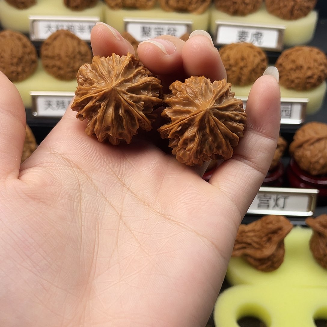 文玩核桃把件已*销三棱855