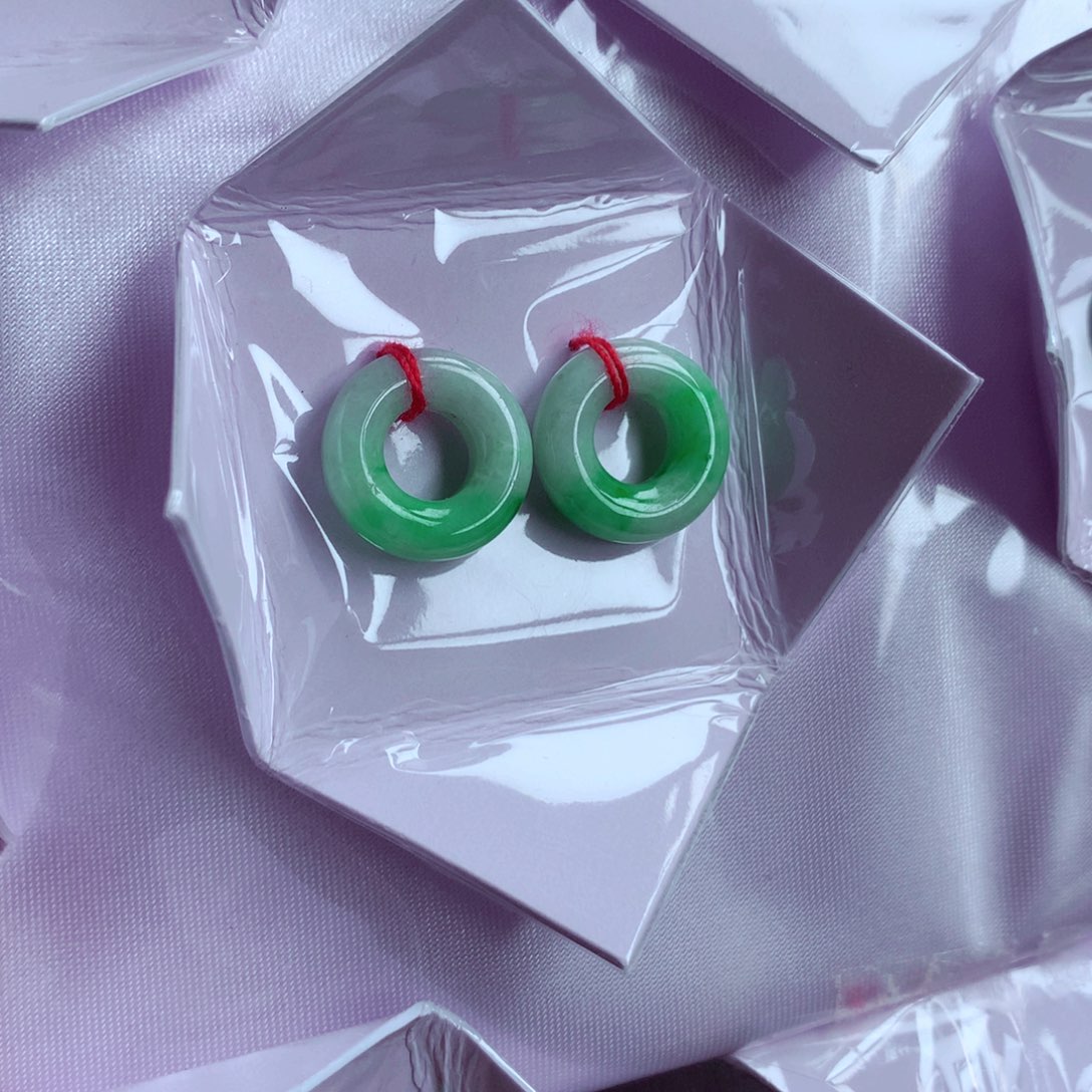 翡翠手镯未镶嵌缅甸翡翠