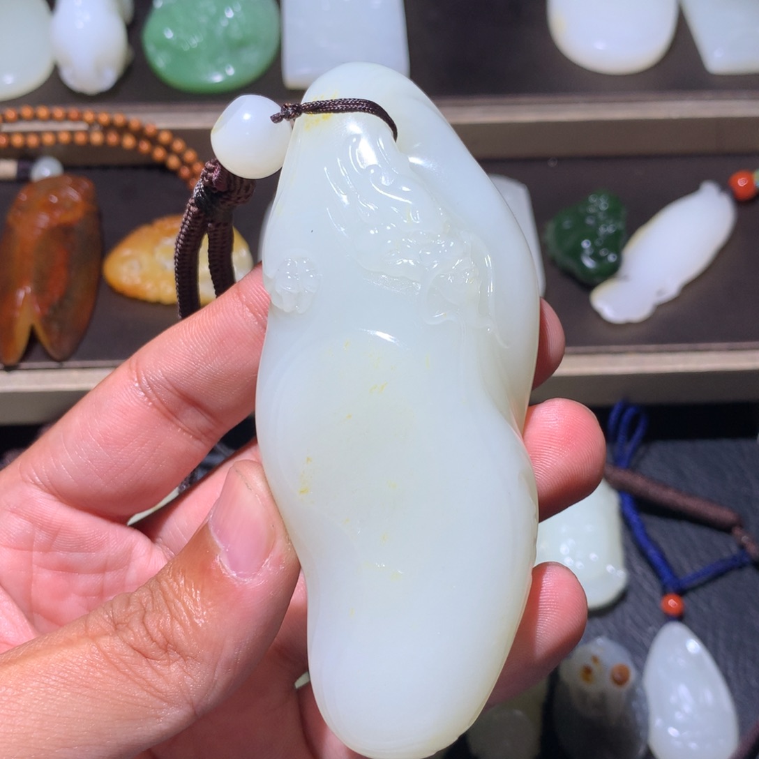 冬***天和田玉未镶嵌挂件