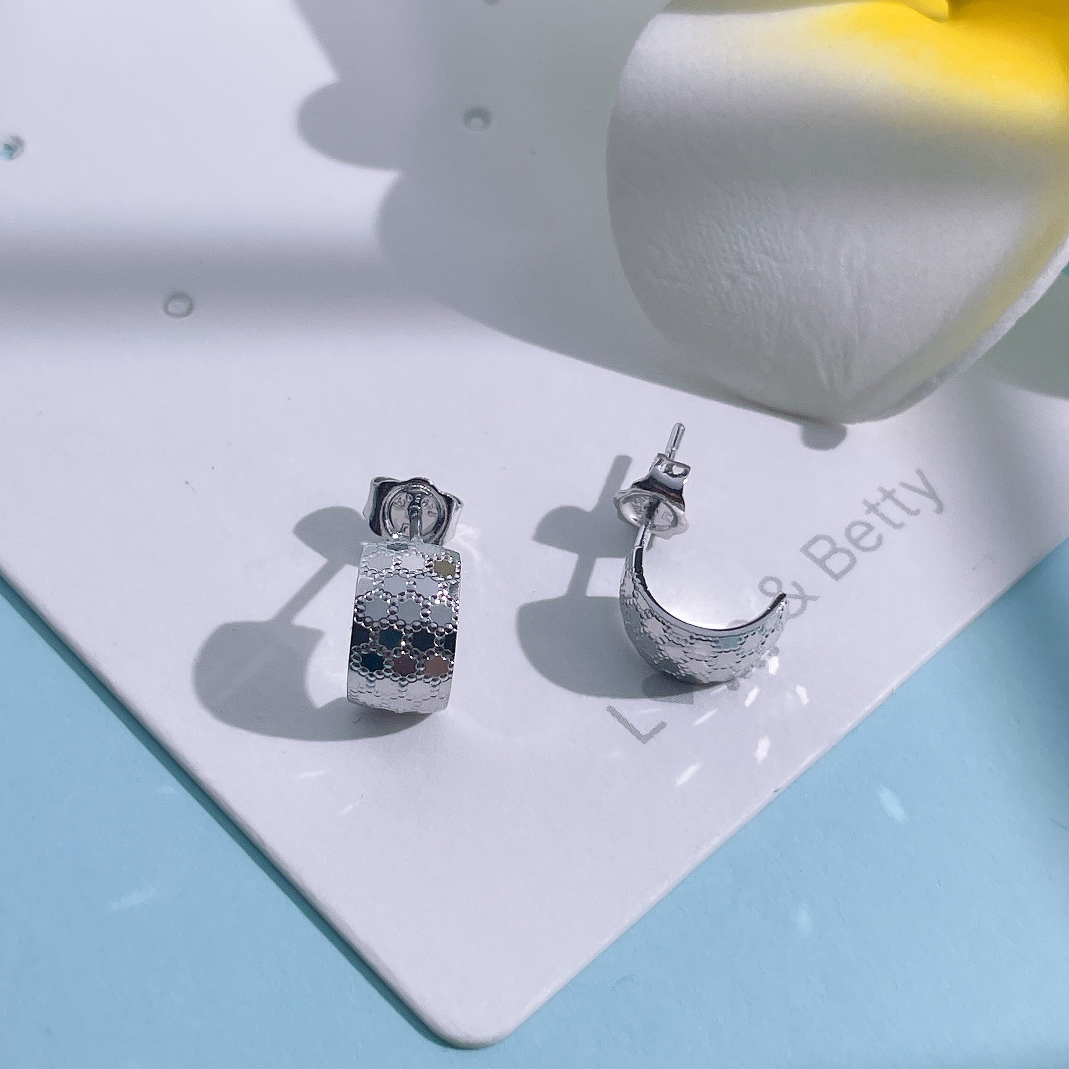 PT950 铂金耳饰 格闪弯弧耳钉  宽6mm N 19039
