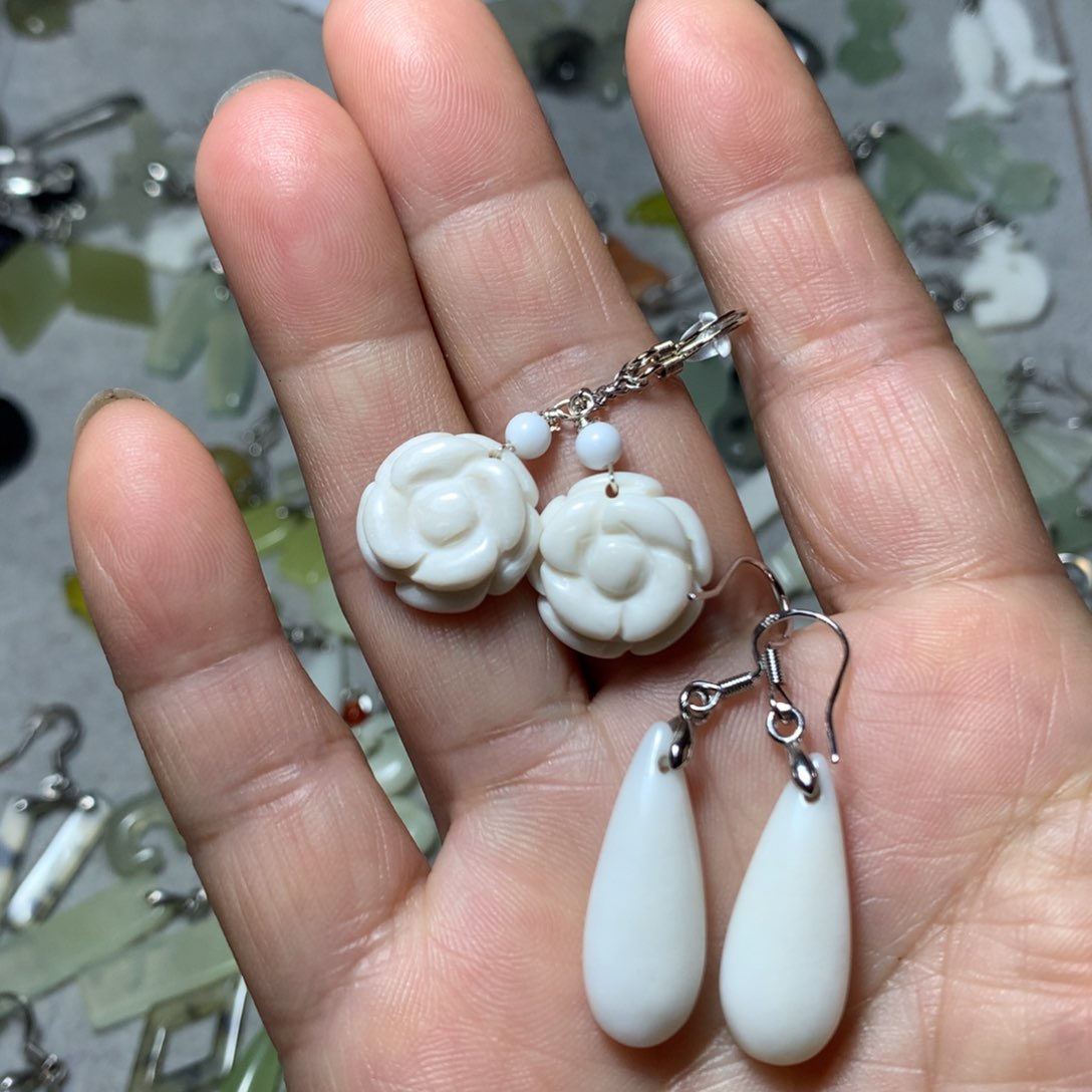 蛇纹石玉耳环未镶嵌