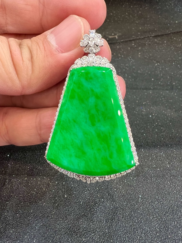 天然缅甸翡翠18k超大个无事牌吊坠