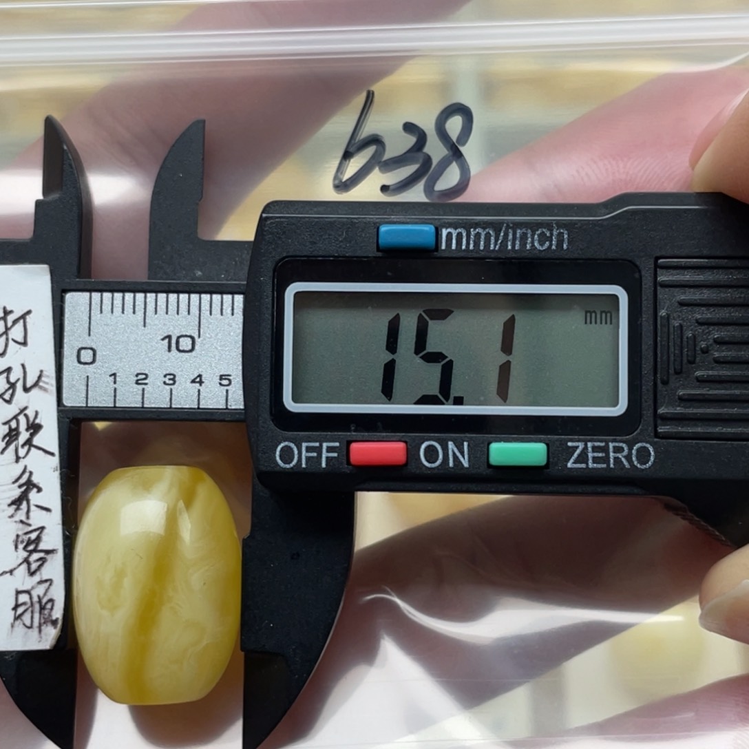 蜜蜡裸石未镶嵌阿**肥蜜蜡