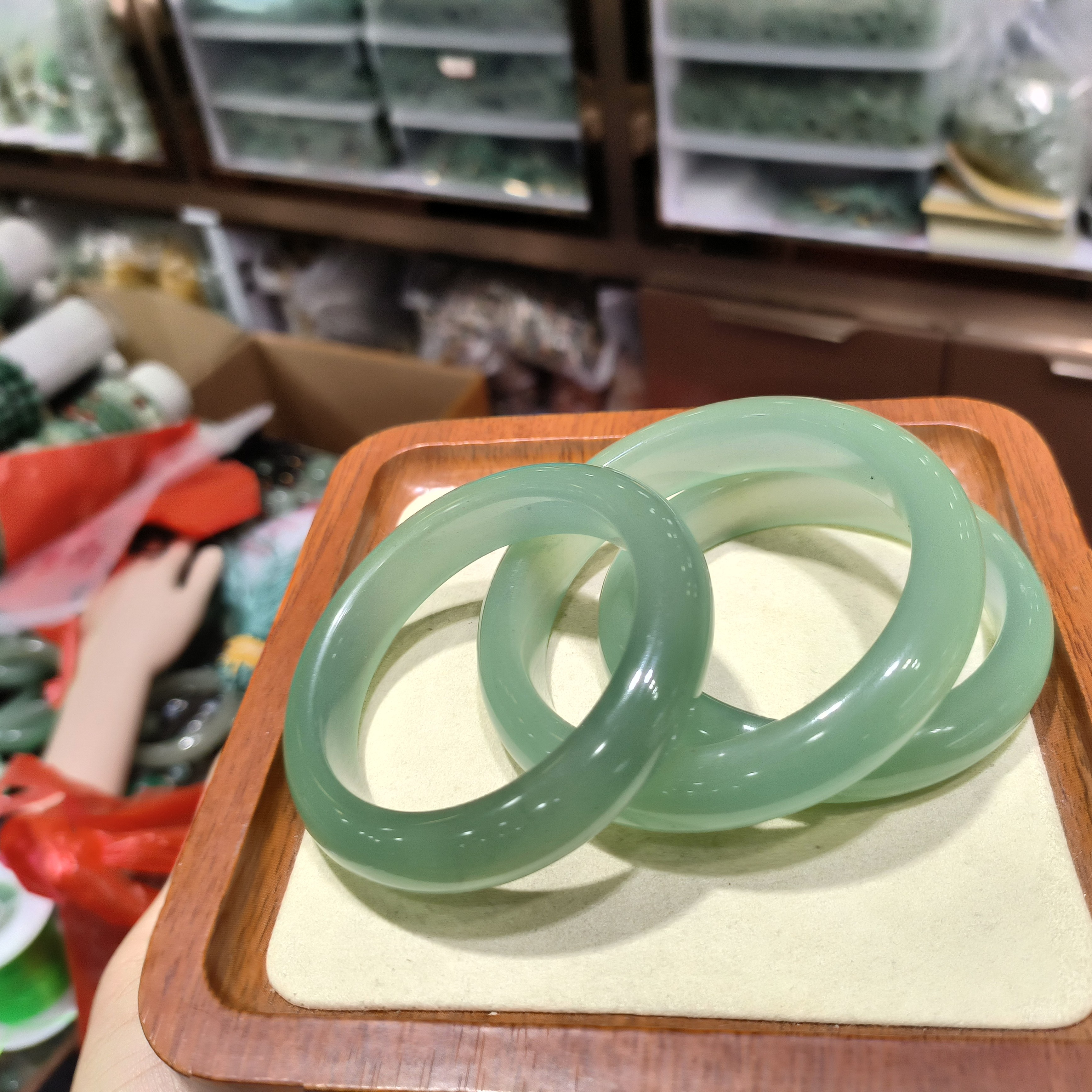 《黛喜珠宝》东陵玉手镯多样性发其一