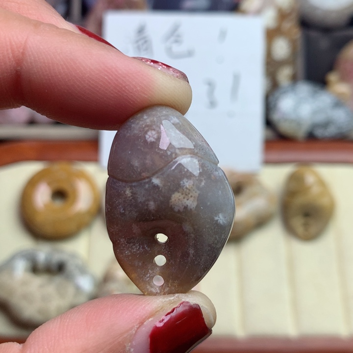 硅化珊瑚（珊瑚玉）颈饰未镶嵌