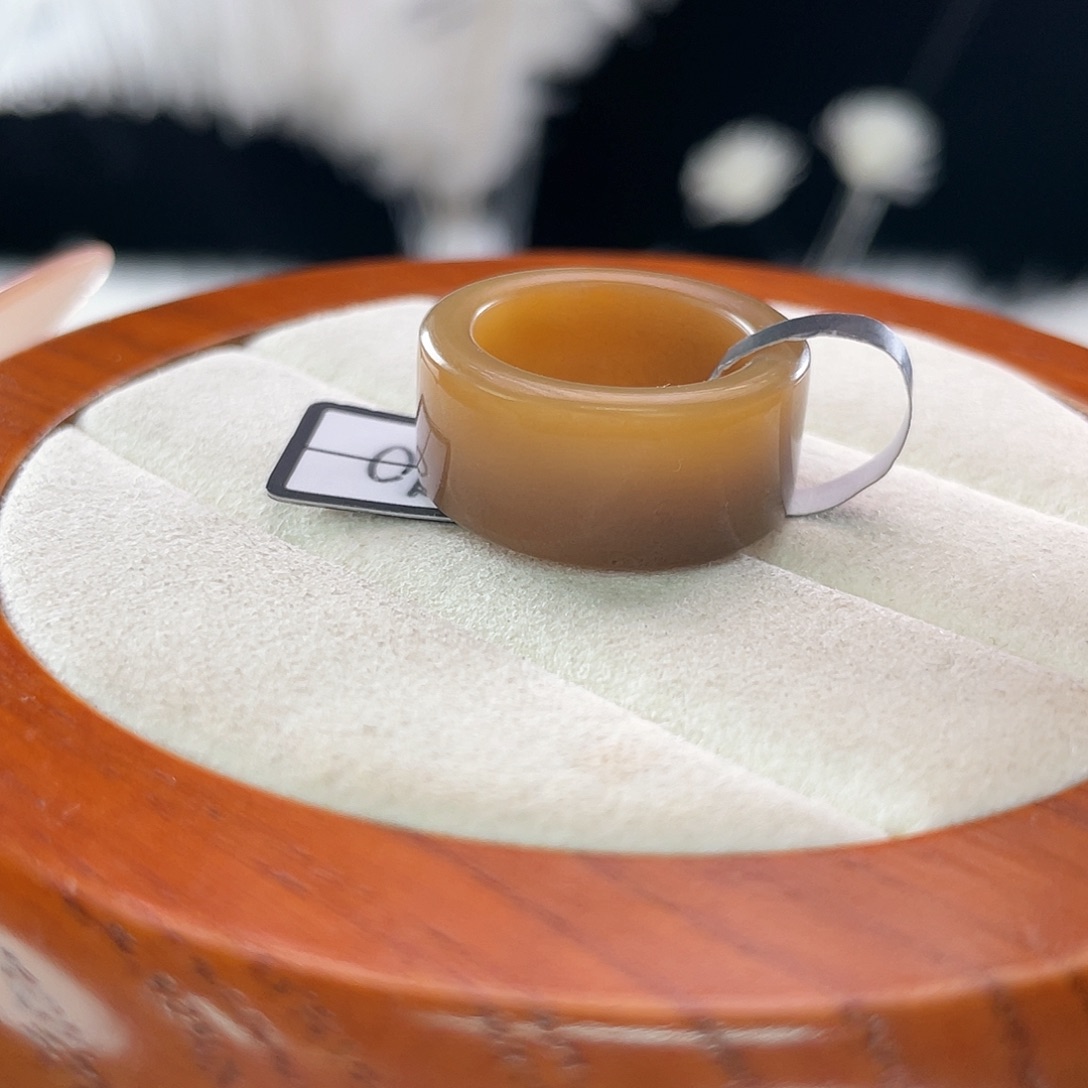 和田玉未镶嵌戒指l16。深糖圆切。16.5。不退换