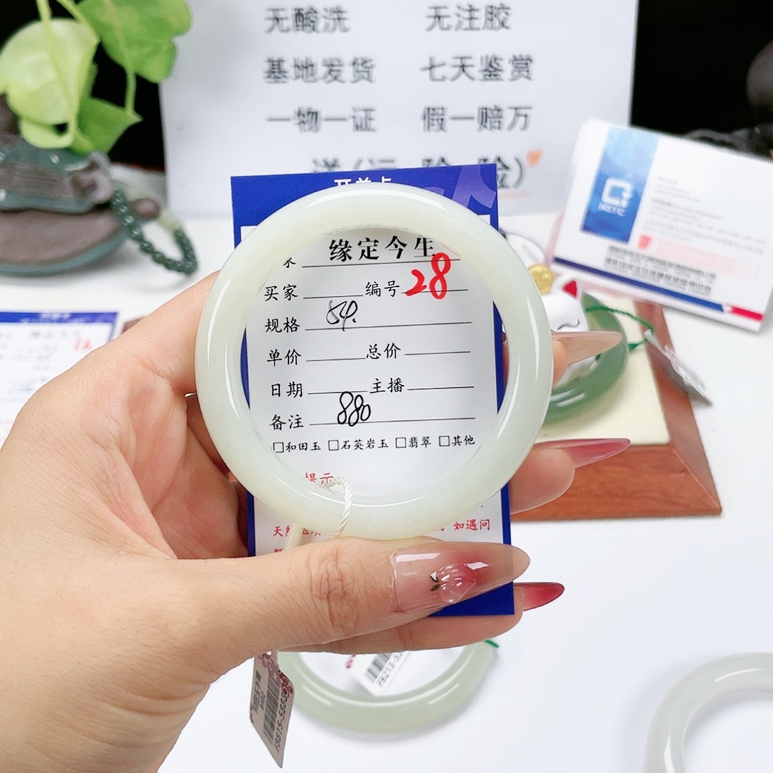 和田玉手镯未镶嵌