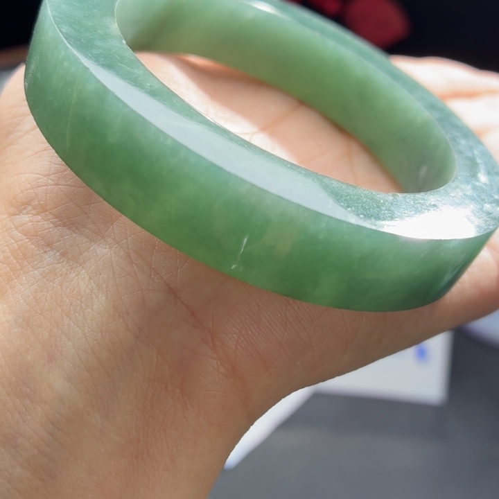 定制翡翠未镶嵌翡翠手镯