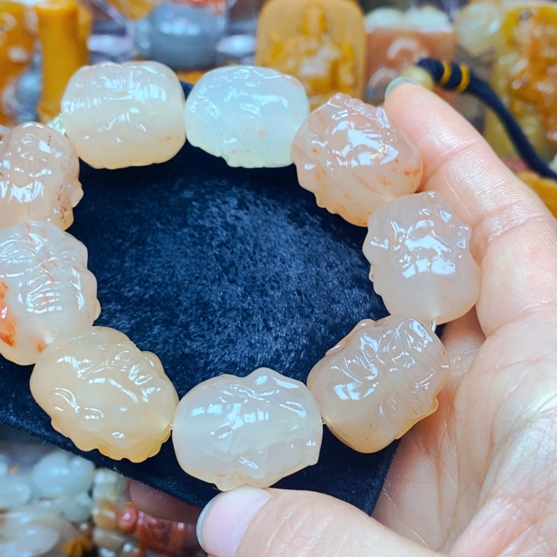 未镶嵌石英质玉（黄龙玉）颈饰