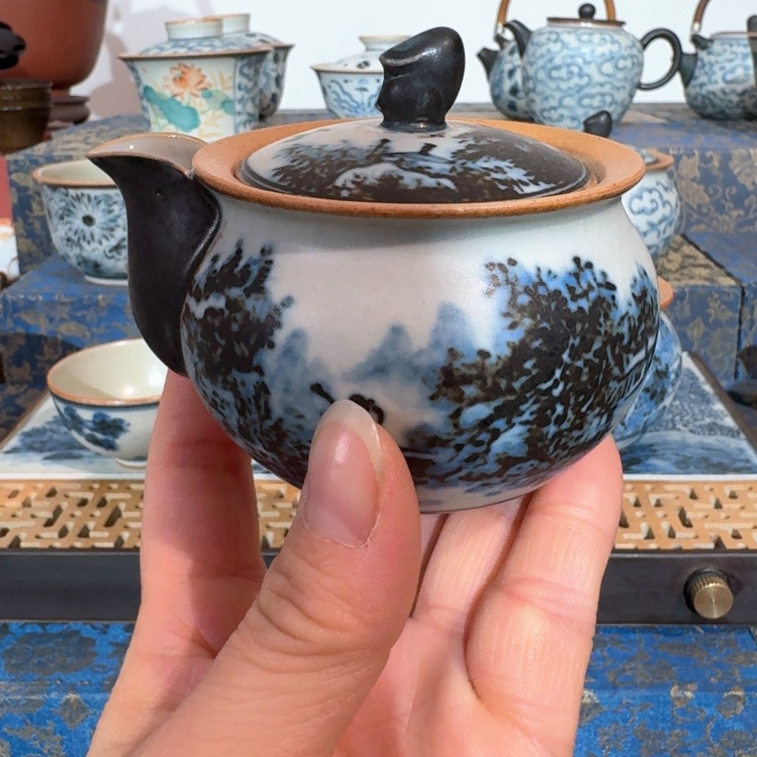 微瑕朴云山水宝瓶